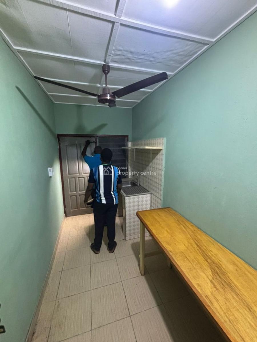 2 Semi-furnished Single Rooms, Self-contained, Kumasi Metropolitan, Ashanti, House for Rent