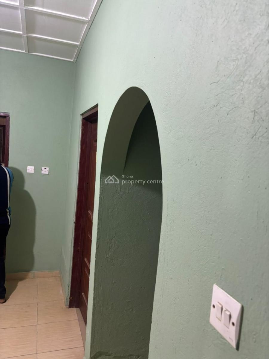 2 Semi-furnished Single Rooms, Self-contained, Kumasi Metropolitan, Ashanti, House for Rent