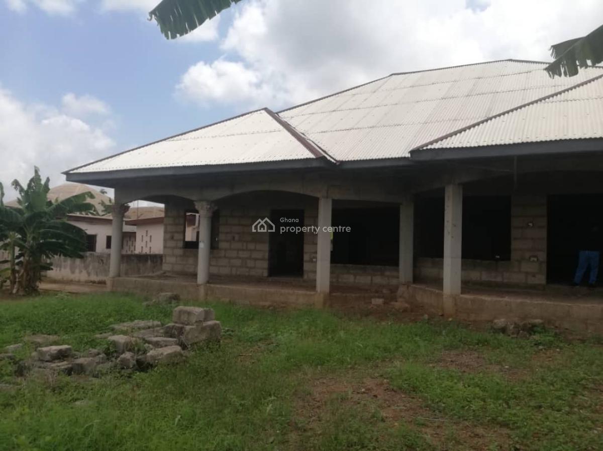 4 Bedrooms on 2 Plots at Kumasi, Tec Appiadu Donyina, Kwadaso, Kumasi Metropolitan, Ashanti, Detached Bungalow for Sale