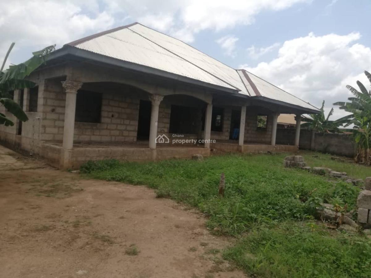 4 Bedrooms on 2 Plots at Kumasi, Tec Appiadu Donyina, Kwadaso, Kumasi Metropolitan, Ashanti, Detached Bungalow for Sale