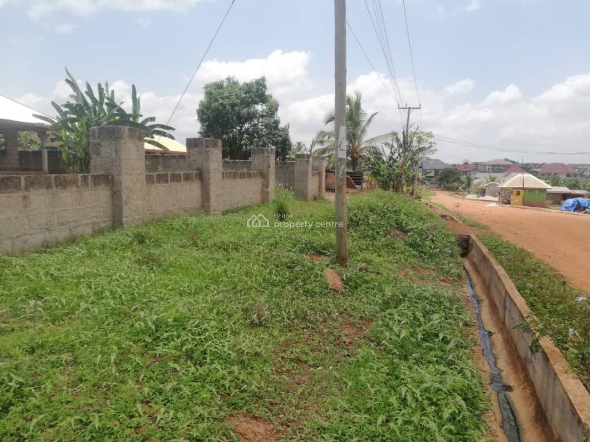 4 Bedrooms on 2 Plots at Kumasi, Tec Appiadu Donyina, Kwadaso, Kumasi Metropolitan, Ashanti, Detached Bungalow for Sale