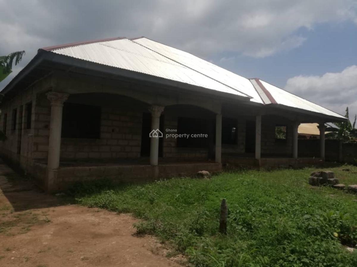 4 Bedrooms on 2 Plots at Kumasi, Tec Appiadu Donyina, Kwadaso, Kumasi Metropolitan, Ashanti, Detached Bungalow for Sale