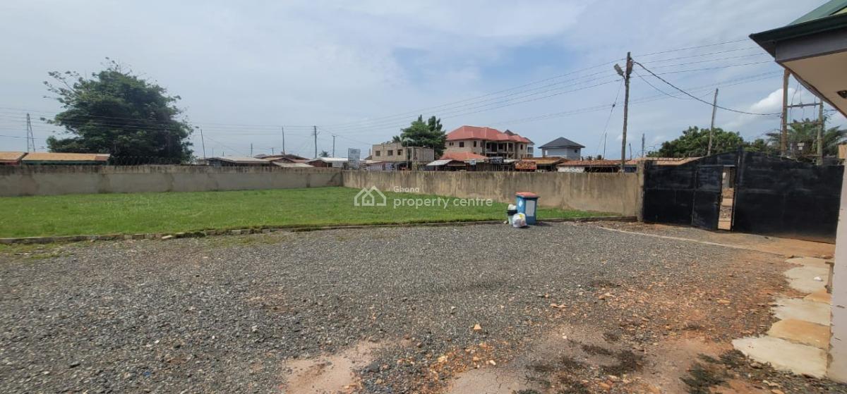 9 Bedroom Hostel, Com.25-dowenya Road. Methodist Junction, Tema, Accra, House for Sale