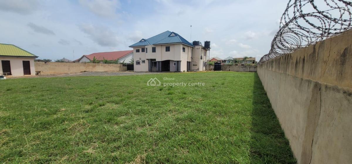 9 Bedroom Hostel, Com.25-dowenya Road. Methodist Junction, Tema, Accra, House for Sale