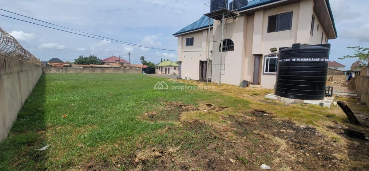 9 Bedroom Hostel, Com.25-dowenya Road. Methodist Junction, Tema, Accra, House for Sale