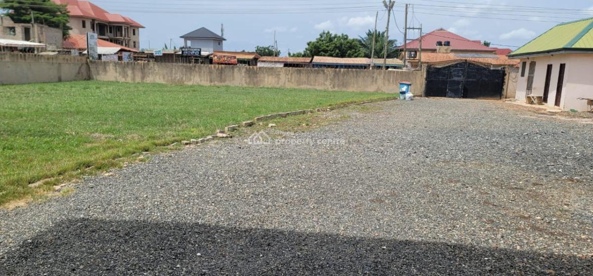 9 Bedroom Hostel, Com.25-dowenya Road. Methodist Junction, Tema, Accra, House for Sale