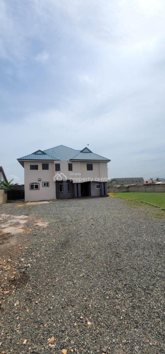 9 Bedroom Hostel, Com.25-dowenya Road. Methodist Junction, Tema, Accra, House for Sale