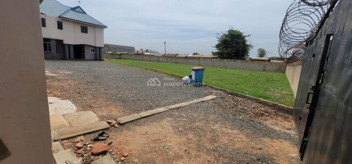 9 Bedroom Hostel, Com.25-dowenya Road. Methodist Junction, Tema, Accra, House for Sale