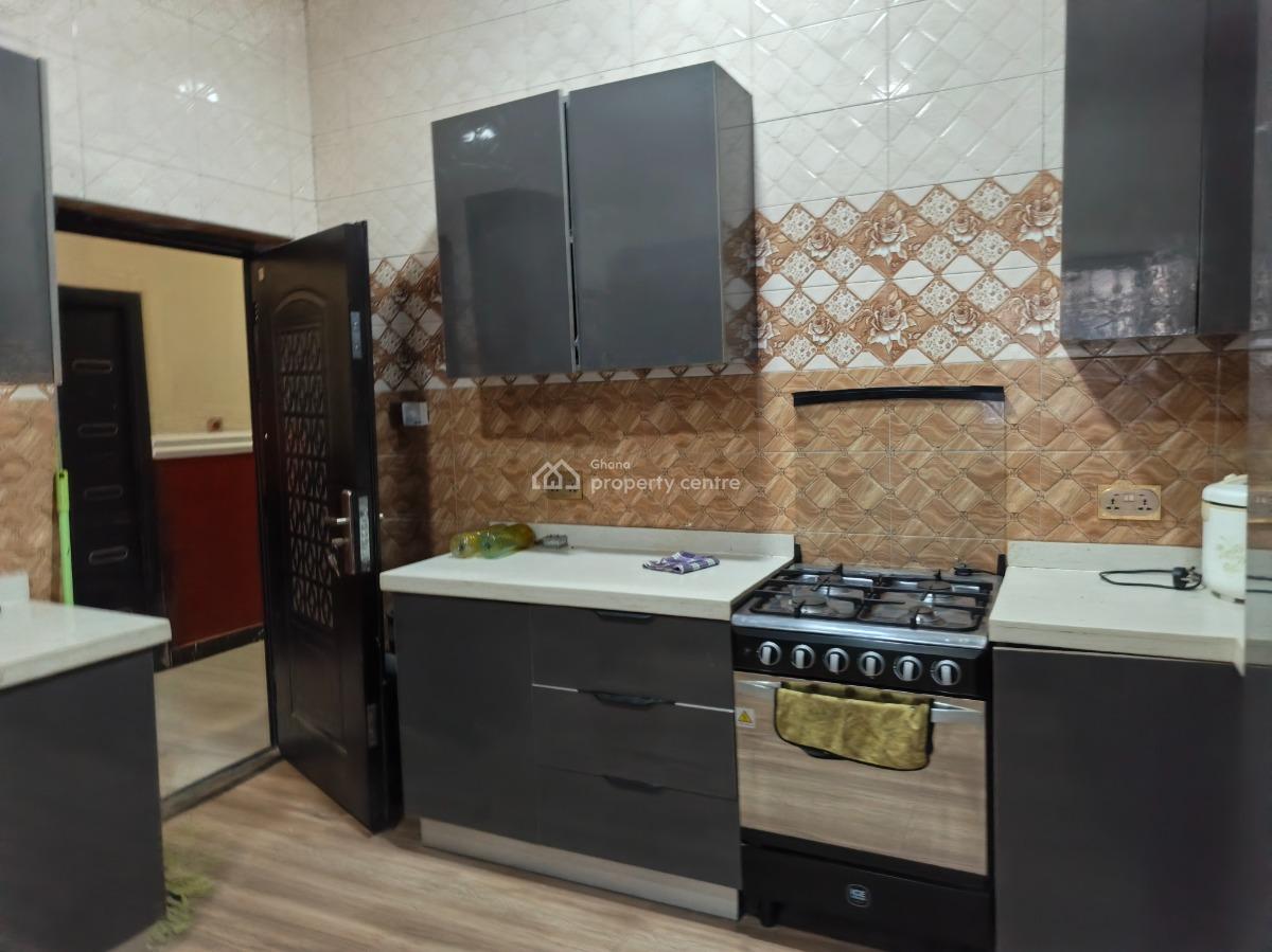 6 Bedrooms, Atimatim Maase,near Pankrono., Kumasi Metropolitan, Ashanti, House for Sale