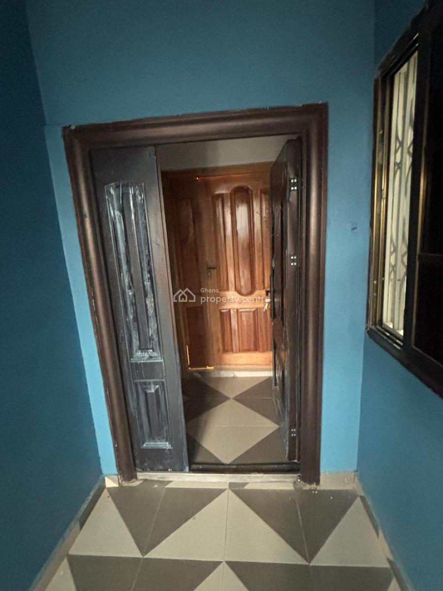 Chamber and Hall Self-contained, Kumasi Metropolitan, Ashanti, House for Rent