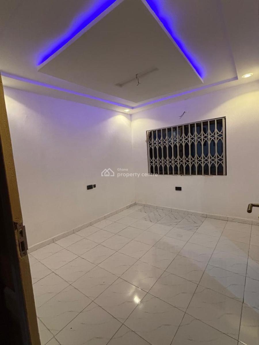 Chamber and Hall Self-contained, Kumasi Metropolitan, Ashanti, House for Rent