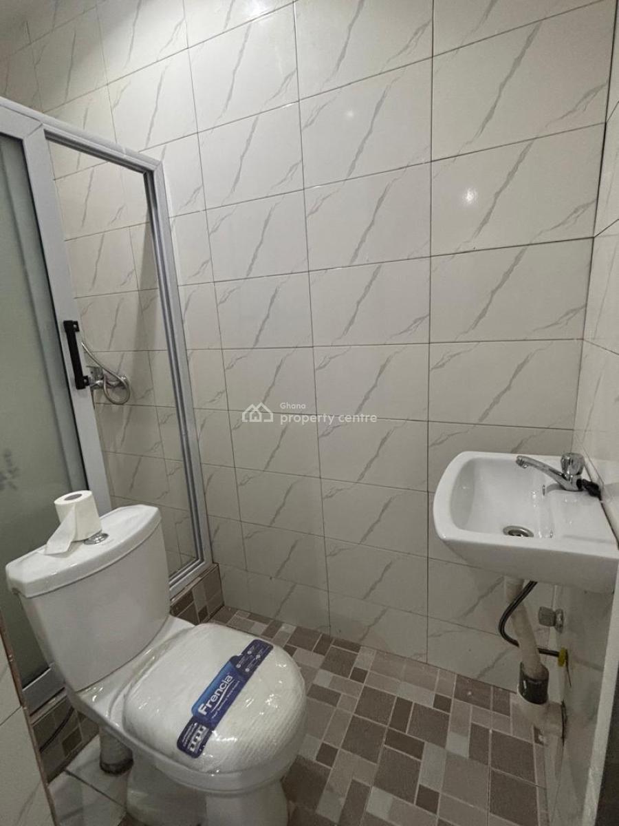 Chamber and Hall Self-contained, Kumasi Metropolitan, Ashanti, House for Rent