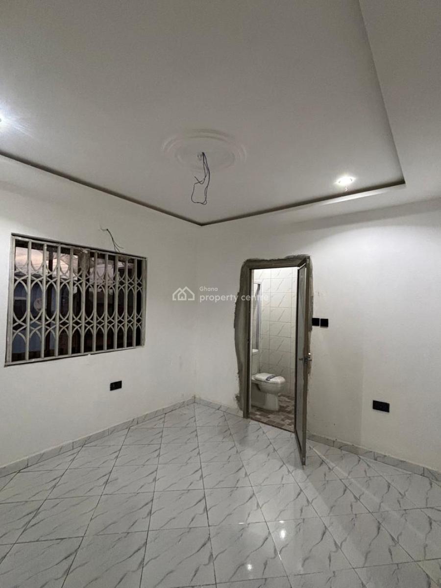 Chamber and Hall Self-contained, Kumasi Metropolitan, Ashanti, House for Rent