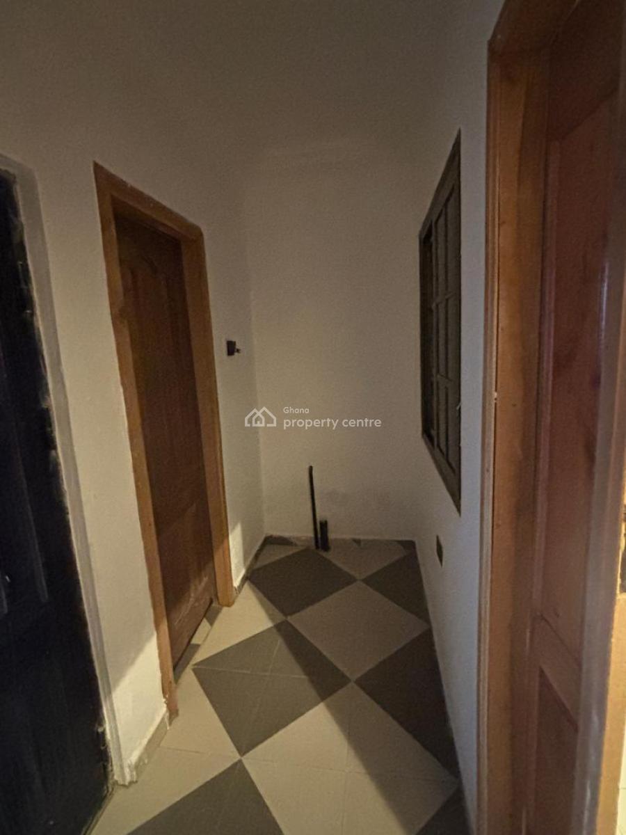 Chamber and Hall Self-contained, Kumasi Metropolitan, Ashanti, House for Rent