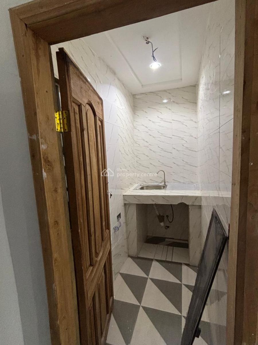 Chamber and Hall Self-contained, Kumasi Metropolitan, Ashanti, House for Rent