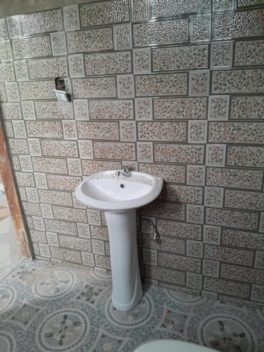 a Semi-completed 6-bedroom House, Ejisu-juaben Municipal, Ashanti, House for Sale