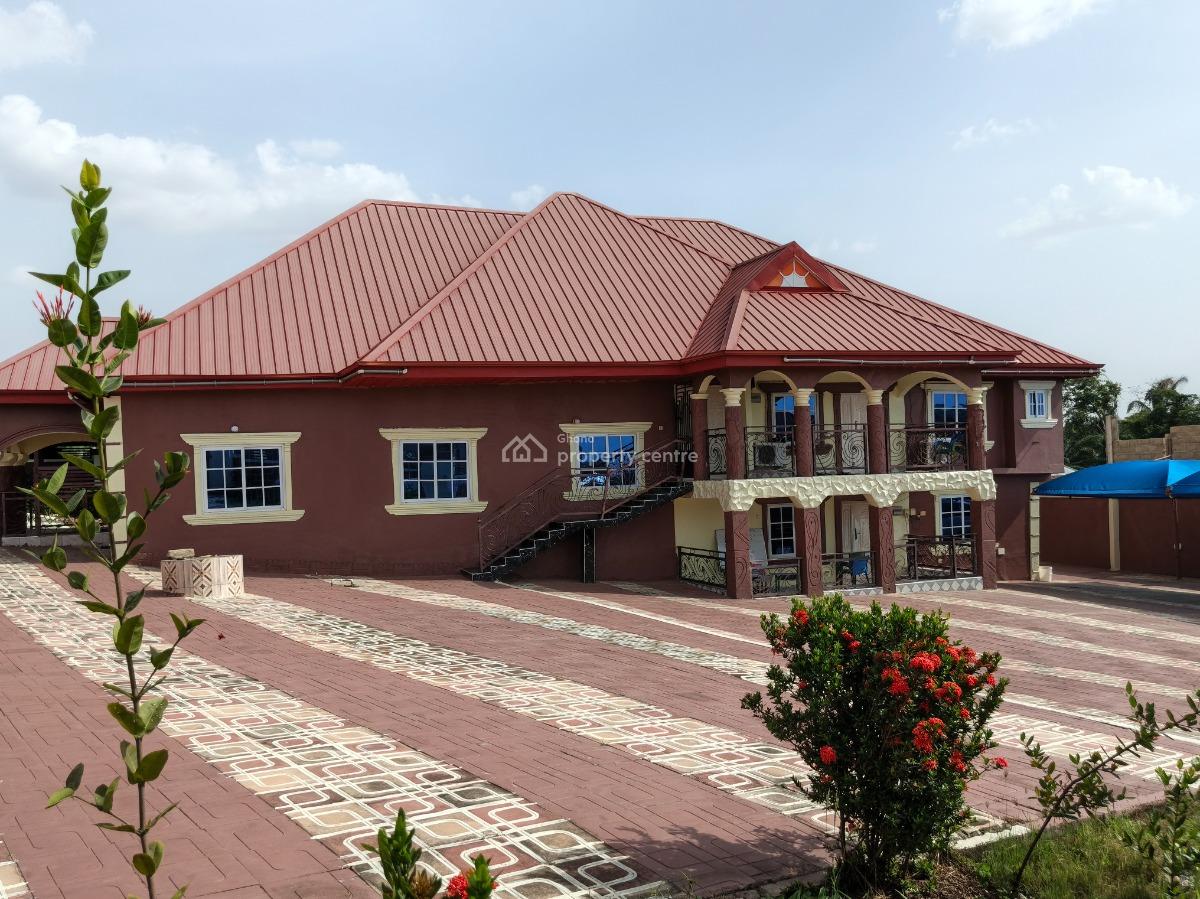8 Bedrooms.   ( on 2 Plots), Atimatim Adubinso, Near Pankrono., Kumasi Metropolitan, Ashanti, House for Sale
