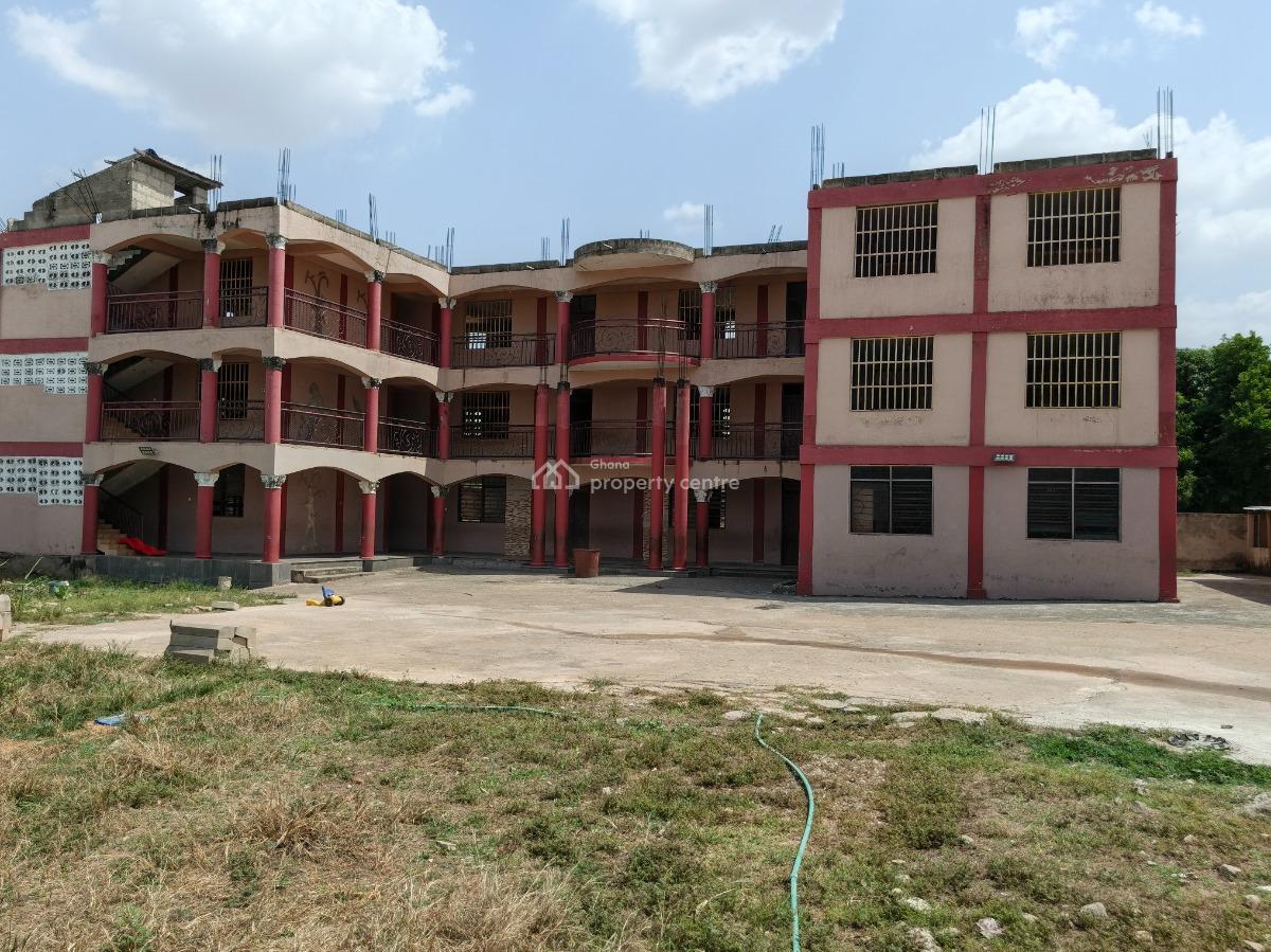Property for Hospital, Hotel, Company Etc., Near Mampongteng, Pankrono Road., Kwabre, Ashanti, Commercial Property for Sale