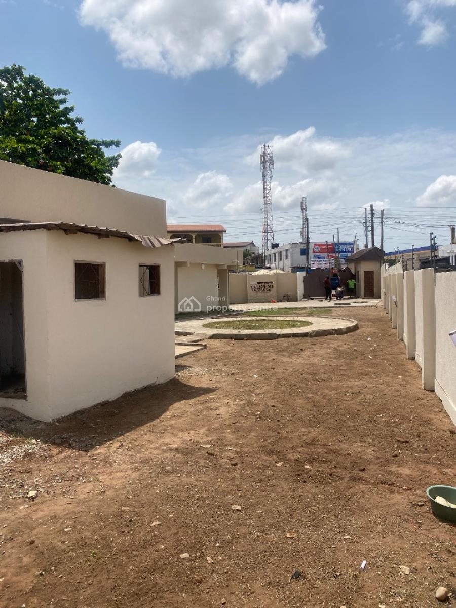 12 Bedrooms Office Space at Dome Market, Market Road, Dome, Ga East Municipal, Accra, Office Space for Rent