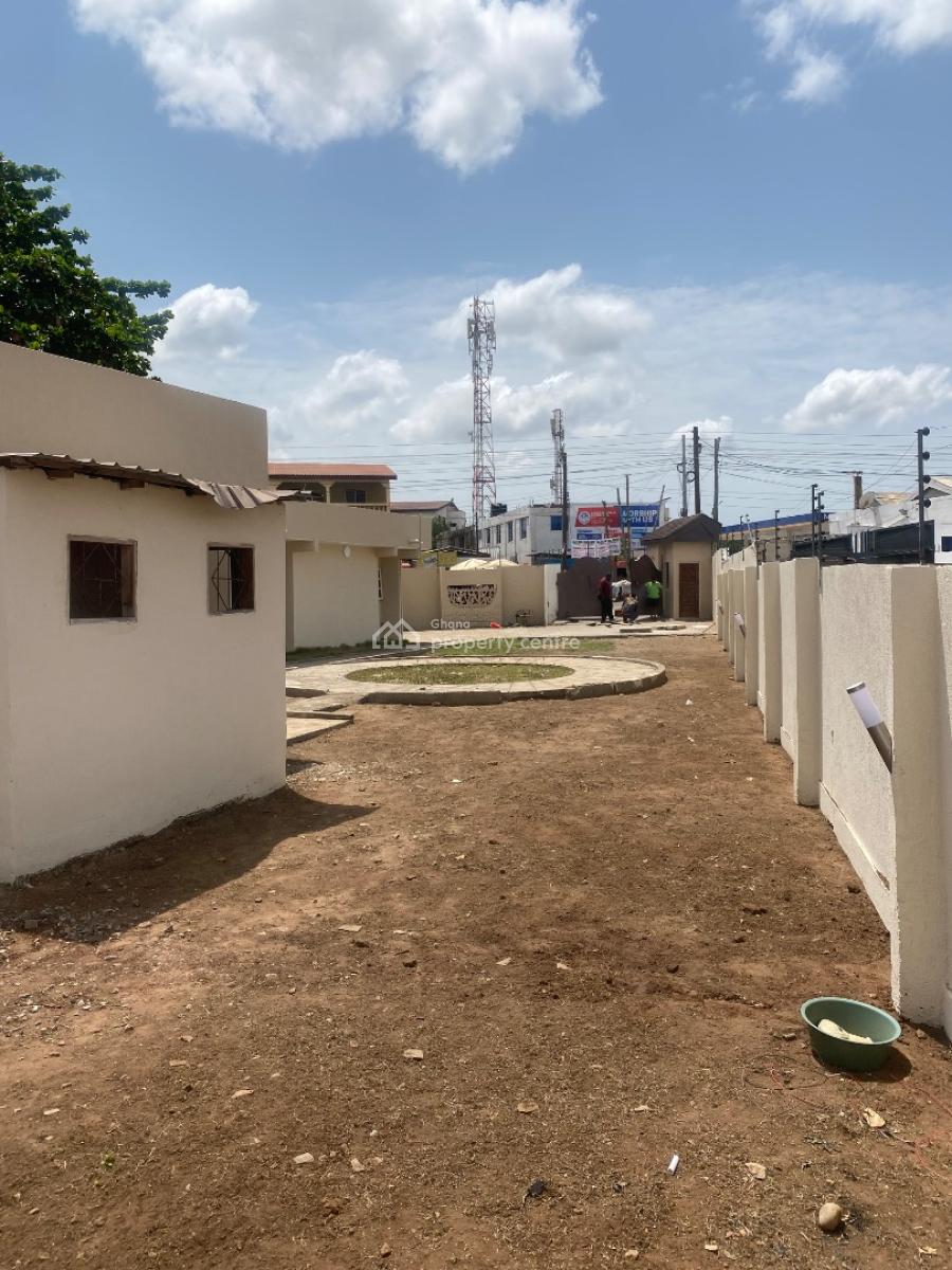 12 Bedrooms Office Space at Dome Market, Market Road, Dome, Ga East Municipal, Accra, Office Space for Rent