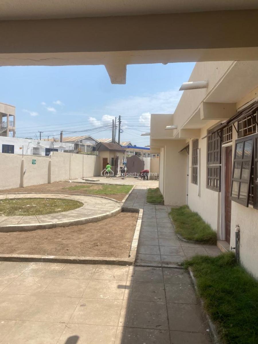 12 Bedroom Office Space, Dome Market Main Road, Dome, Ga East Municipal, Accra, Commercial Property for Rent