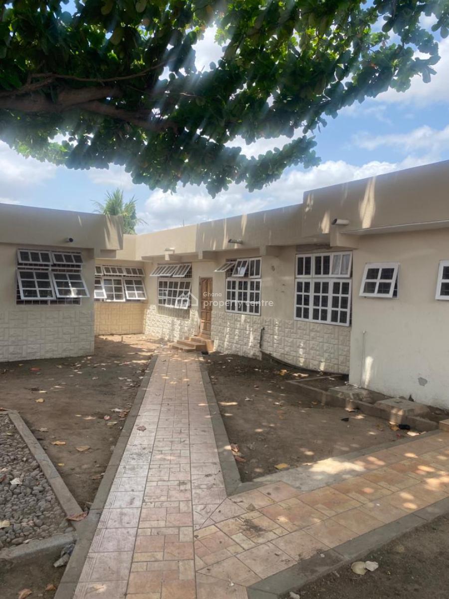 12 Bedroom Office Space, Dome Market Main Road, Dome, Ga East Municipal, Accra, Commercial Property for Rent