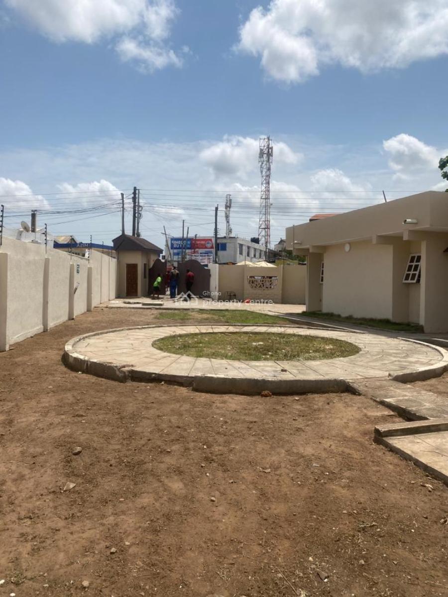 12 Bedroom Office Space, Dome Market Main Road, Dome, Ga East Municipal, Accra, Commercial Property for Rent