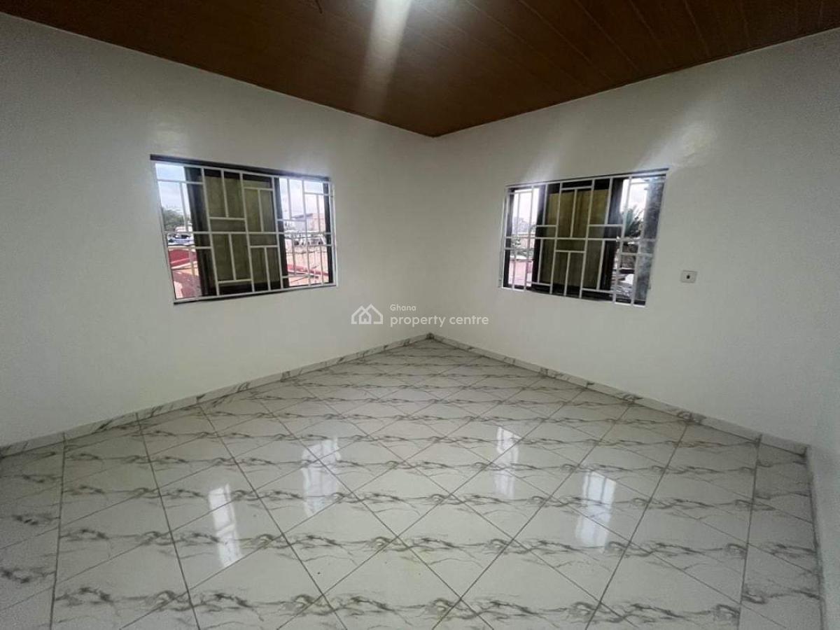12 Bedroom Office Space, Dome Market Main Road, Dome, Ga East Municipal, Accra, Commercial Property for Rent