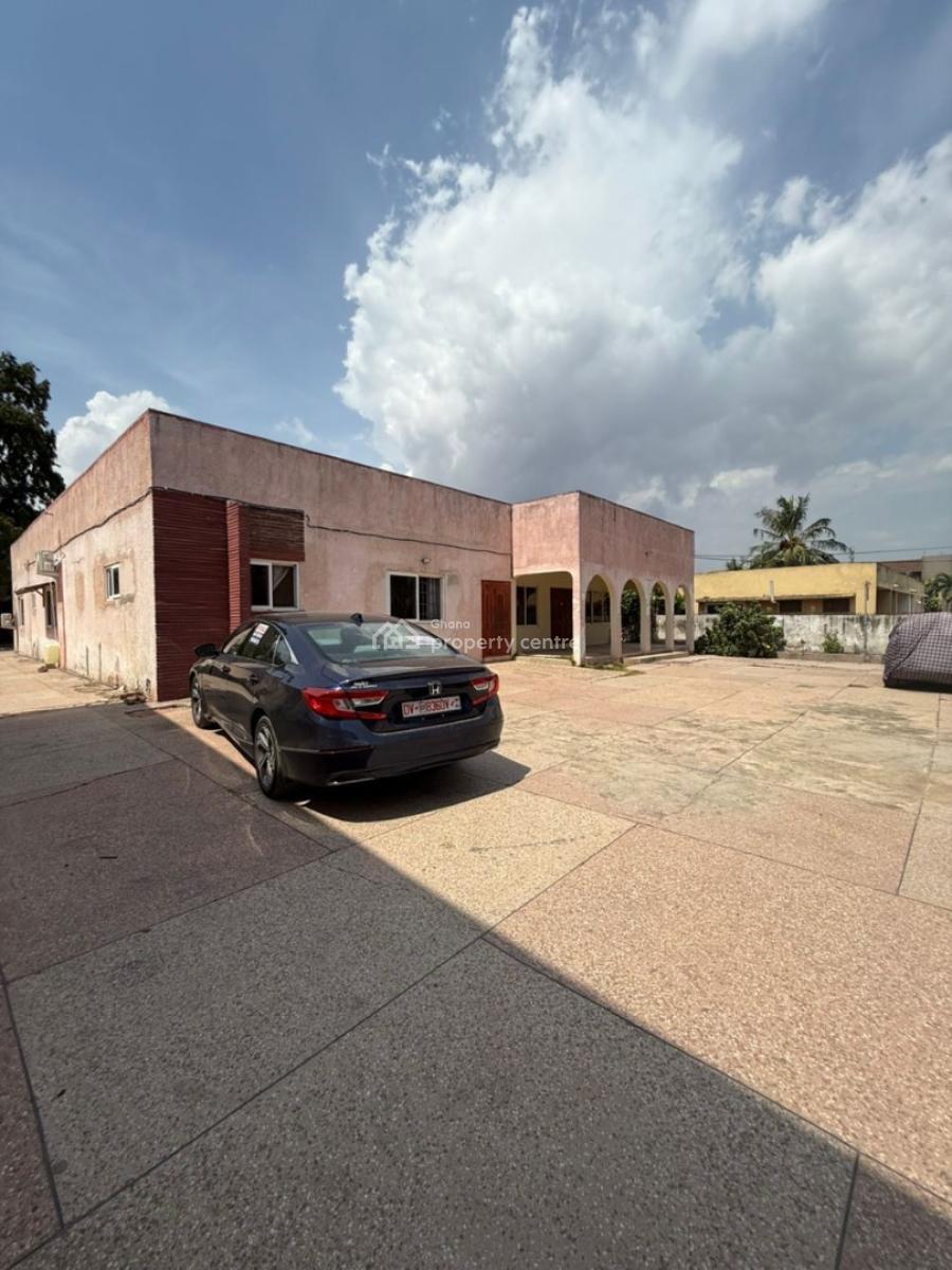 7 Bedrooms Old House  on 130 By 100  Land with Title  Certificate   T, Abc, Achimota, Accra, House for Sale