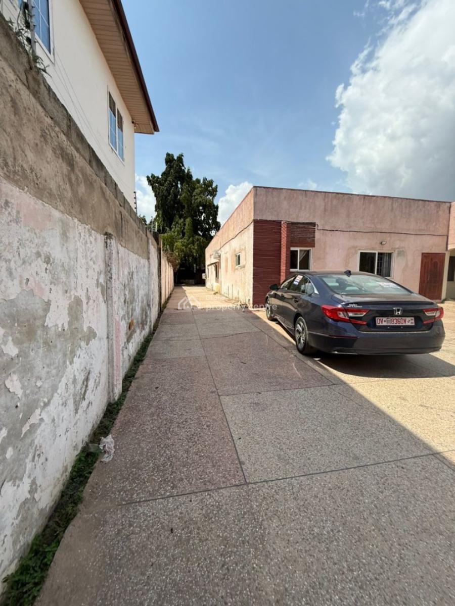 7 Bedrooms Old House  on 130 By 100  Land with Title  Certificate   T, Abc, Achimota, Accra, House for Sale