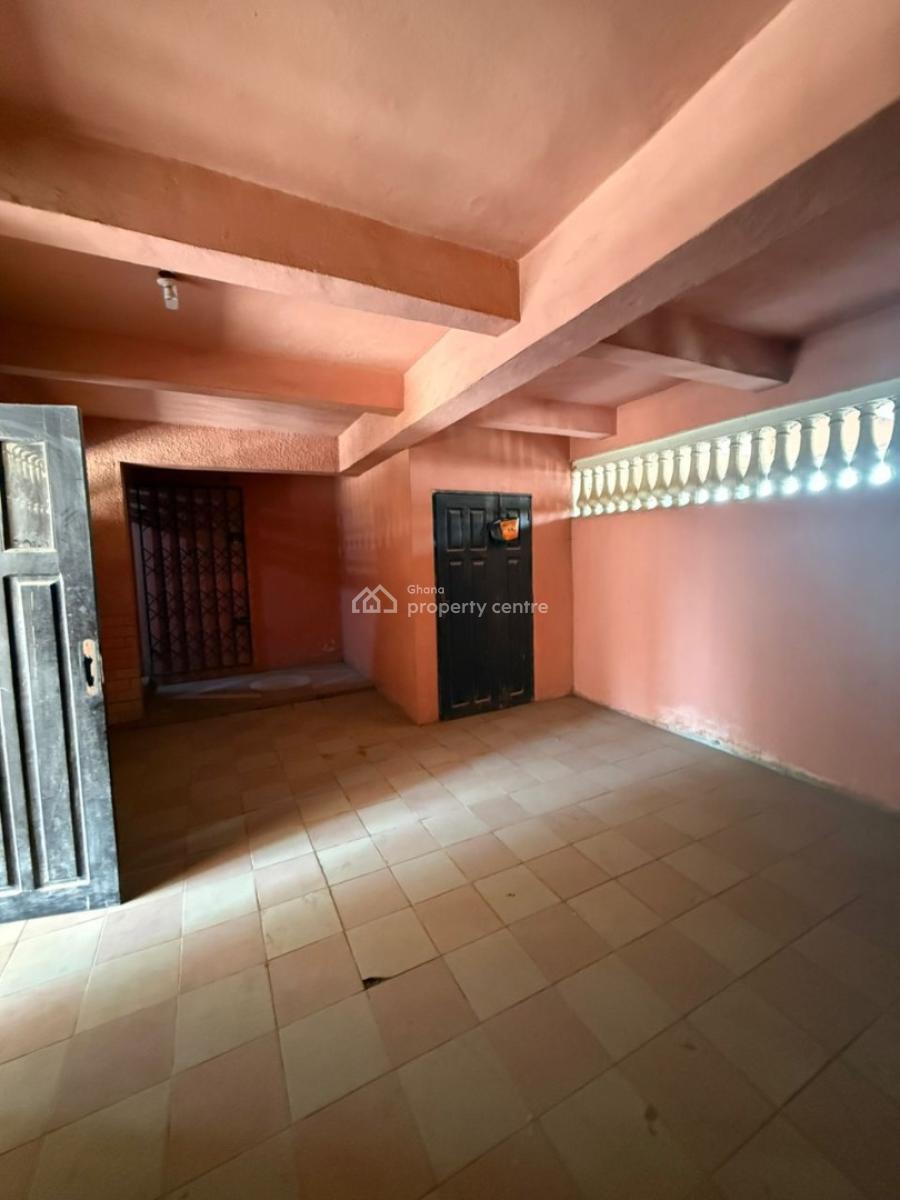 7 Bedrooms Old House  on 130 By 100  Land with Title  Certificate   T, Abc, Achimota, Accra, House for Sale