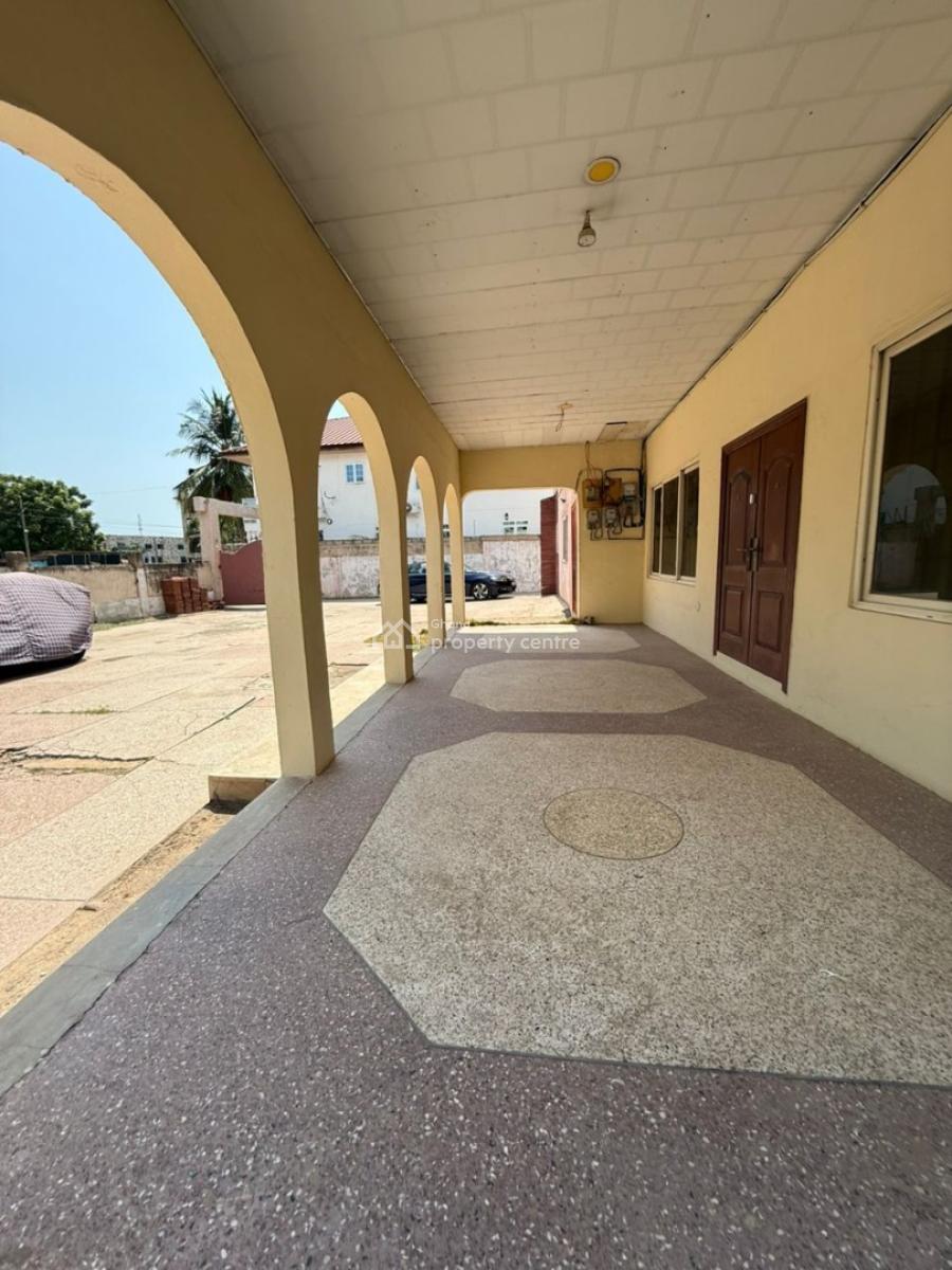 7 Bedrooms Old House  on 130 By 100  Land with Title  Certificate   T, Abc, Achimota, Accra, House for Sale