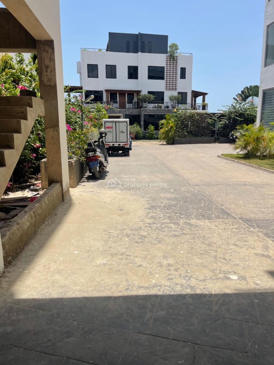 Extraordinary Town House in East Airport, After Palace Mall, East Airport, Airport Residential Area, Accra, Townhouse for Sale