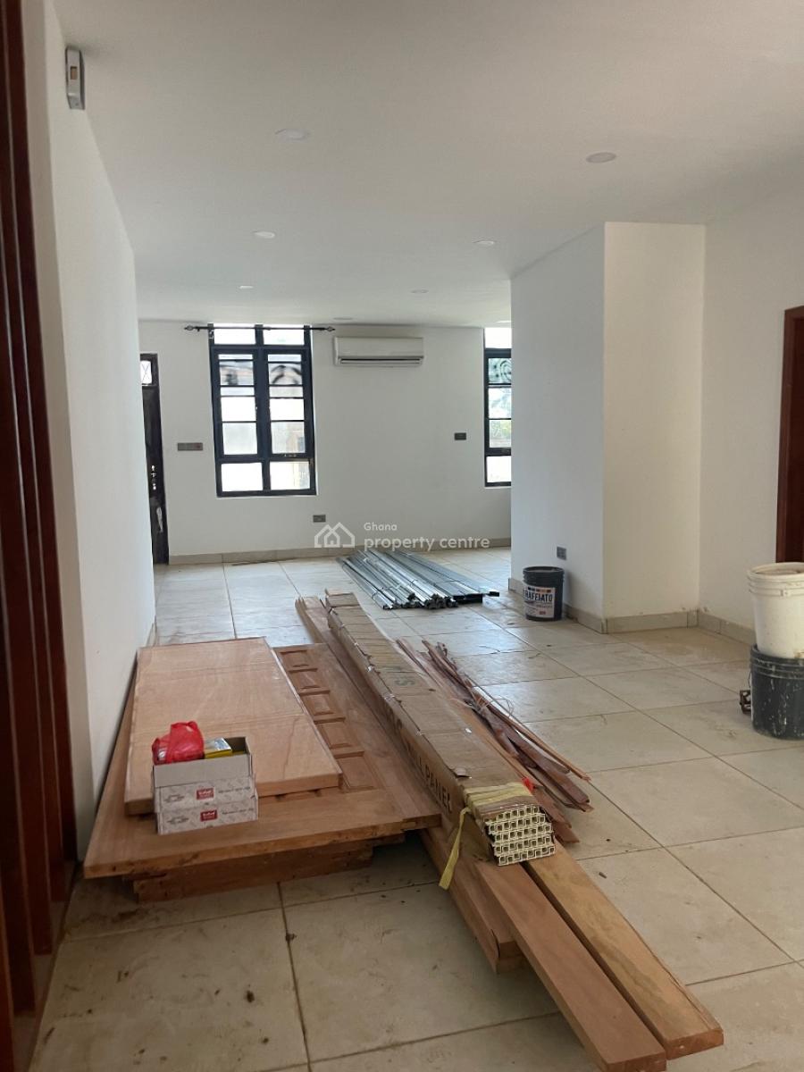 Extraordinary Town House in East Airport, After Palace Mall, East Airport, Airport Residential Area, Accra, Townhouse for Sale