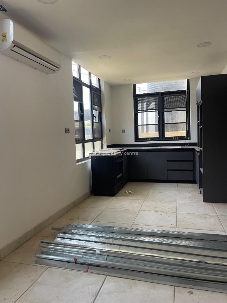 Extraordinary Town House in East Airport, After Palace Mall, East Airport, Airport Residential Area, Accra, Townhouse for Sale