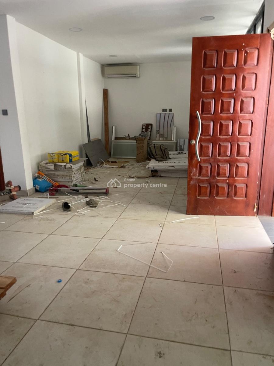 Extraordinary Town House in East Airport, After Palace Mall, East Airport, Airport Residential Area, Accra, Townhouse for Sale