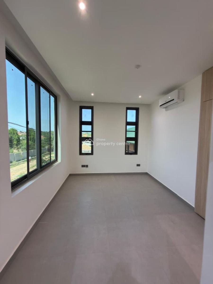 Executive 4 Bedrooms, East Airport, Airport Residential Area, Accra, Townhouse for Sale