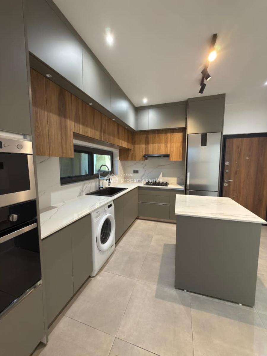 Executive 4 Bedrooms, East Airport, Airport Residential Area, Accra, Townhouse for Sale