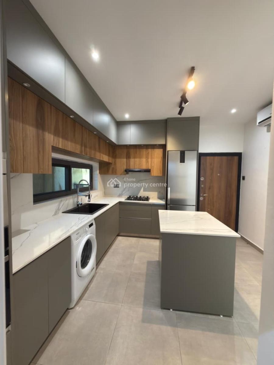 Executive 4 Bedrooms, East Airport, Airport Residential Area, Accra, Townhouse for Sale