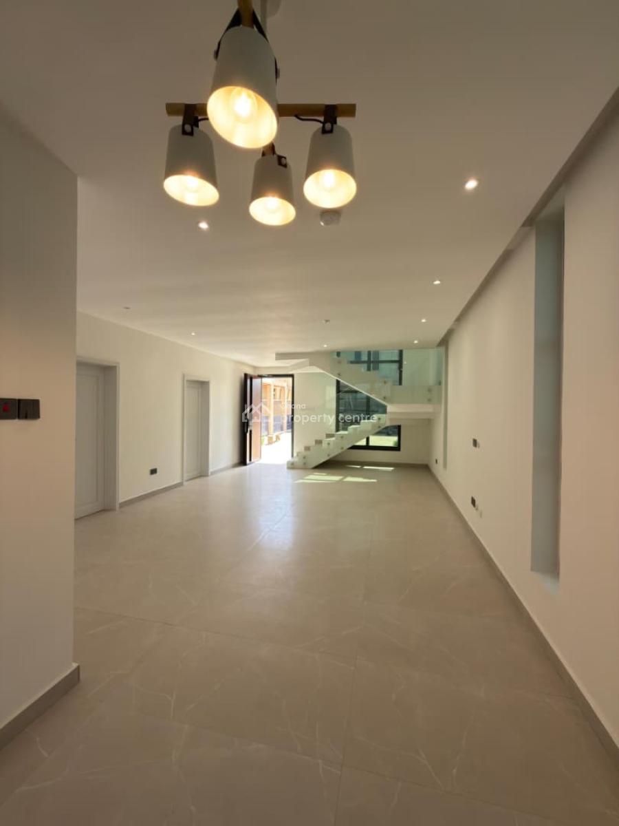 Executive 4 Bedrooms, East Airport, Airport Residential Area, Accra, Townhouse for Sale