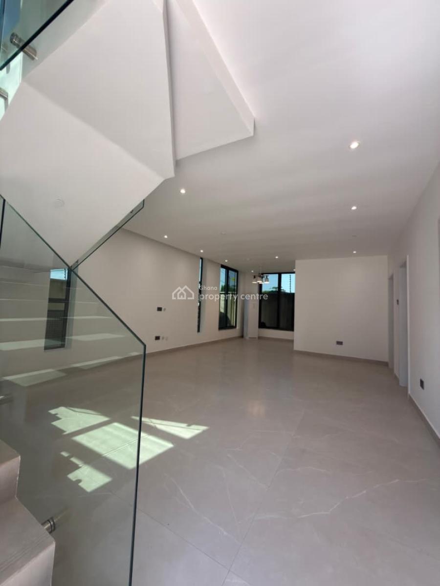Executive 4 Bedrooms, East Airport, Airport Residential Area, Accra, Townhouse for Sale