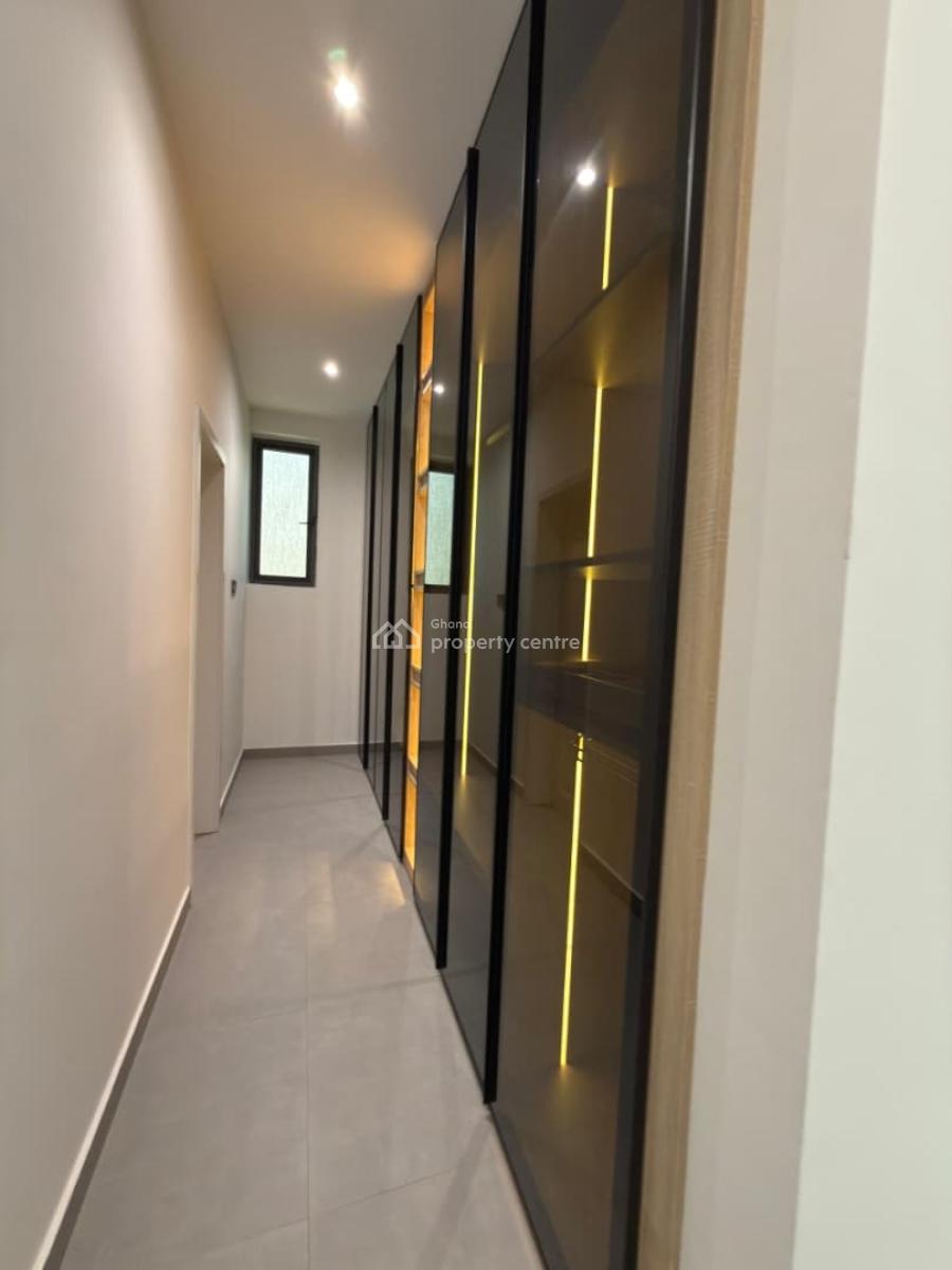 Executive 4 Bedrooms, East Airport, Airport Residential Area, Accra, Townhouse for Sale