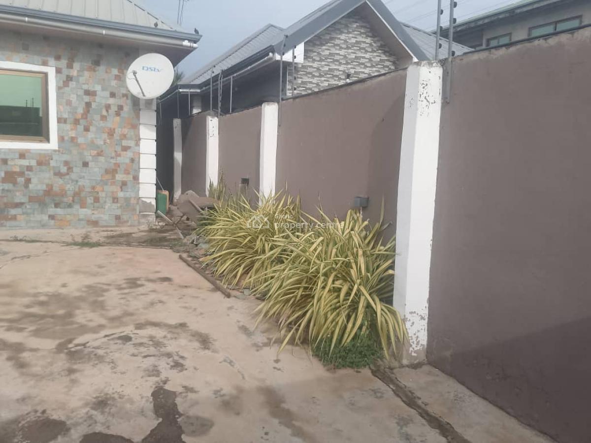 Neat 3 Master Bedrooms House, Fanmilk, Kasoa, Awutu-senya East, Central Region, Detached Bungalow for Sale