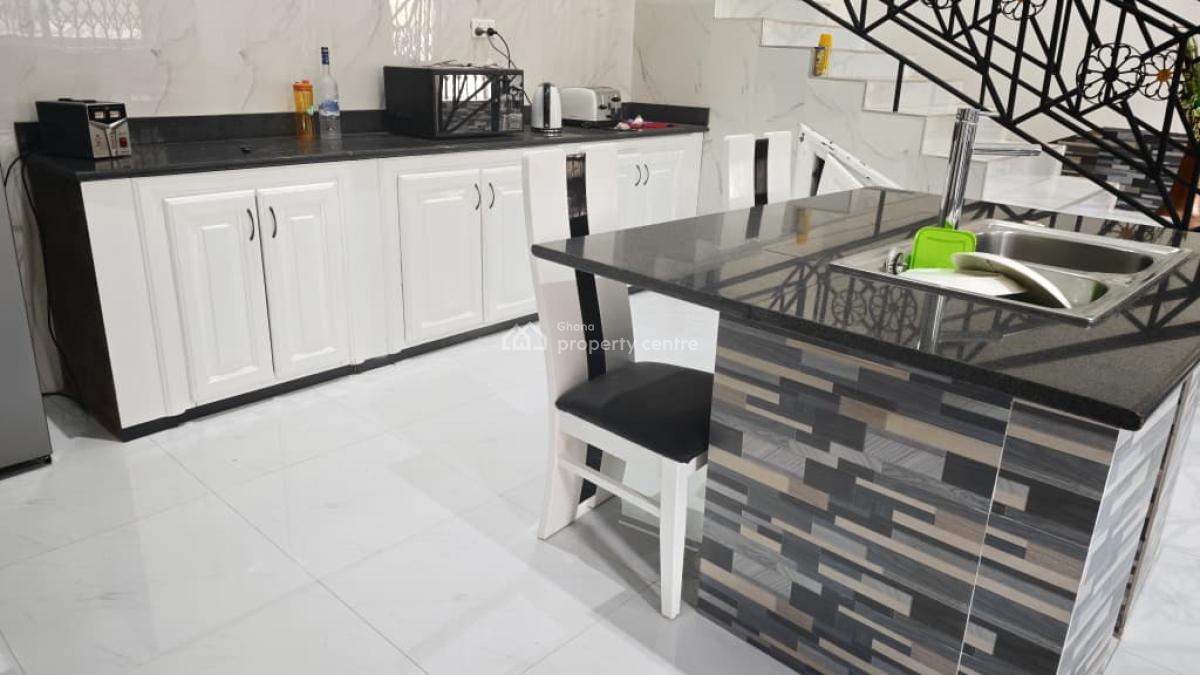 Executive 5 Master Bedrooms Storey House on 3 Plots, Aburi, Akuapim South Municipal, Eastern Region, Detached Duplex for Sale