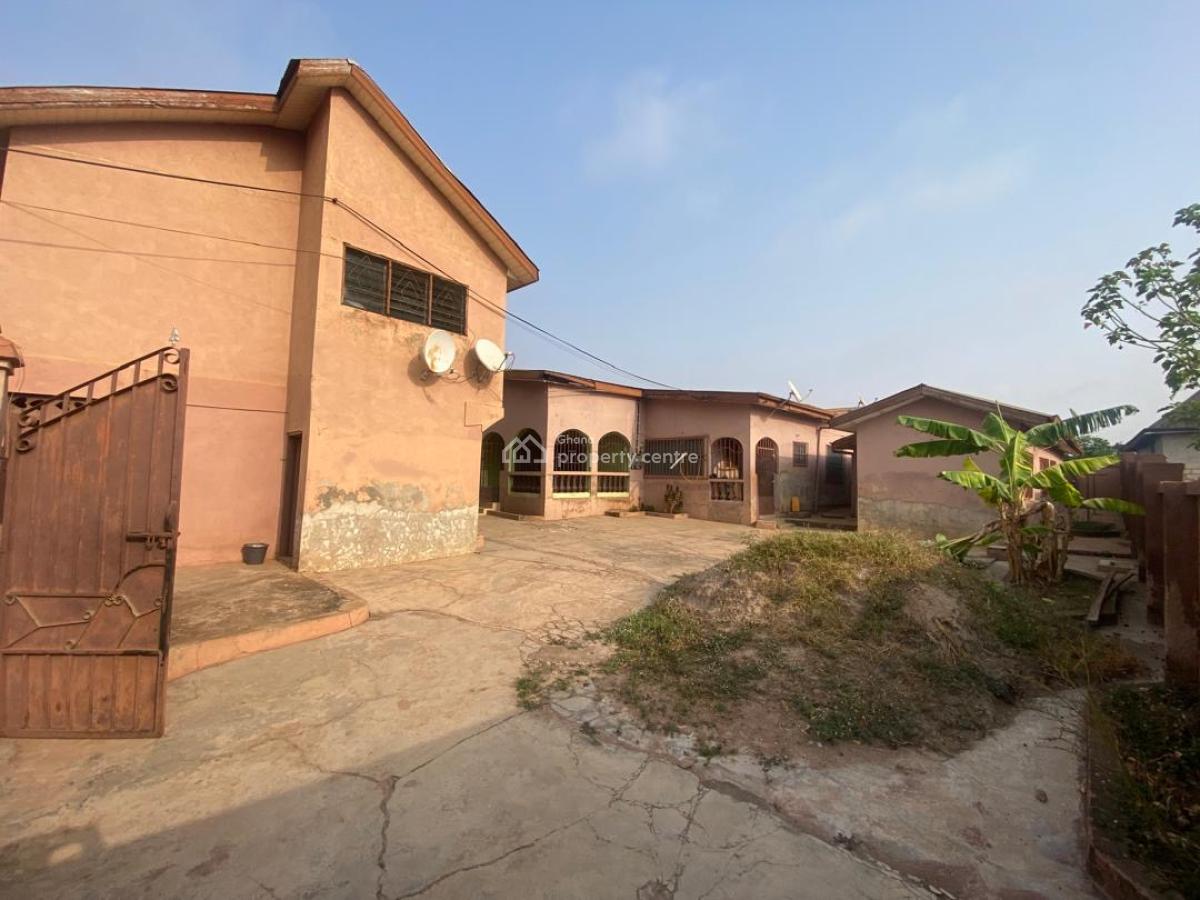 6 Bedroom House with Four Shops and a Two Bedroom Boy Quarters, Kumasi Metropolitan, Ashanti, House for Sale