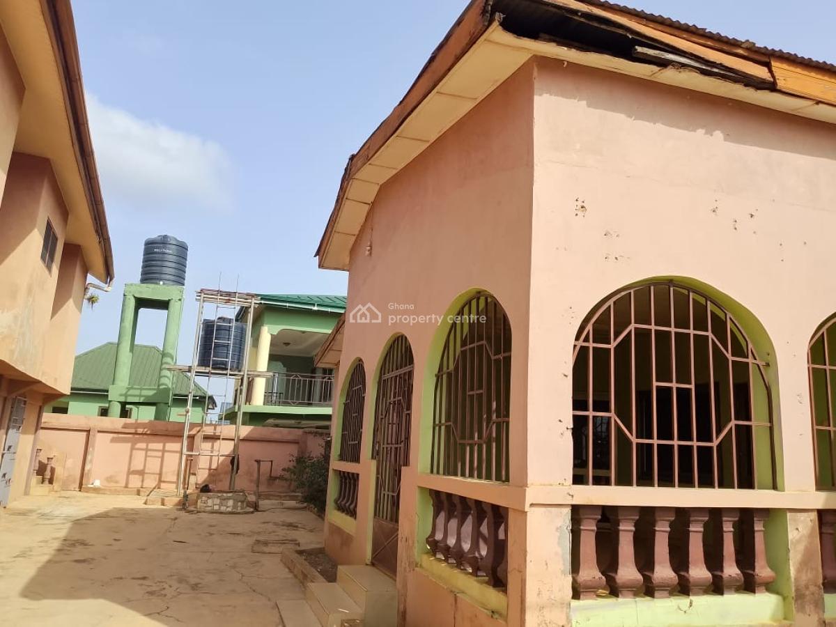 6 Bedroom House with Four Shops and a Two Bedroom Boy Quarters, Kumasi Metropolitan, Ashanti, House for Sale