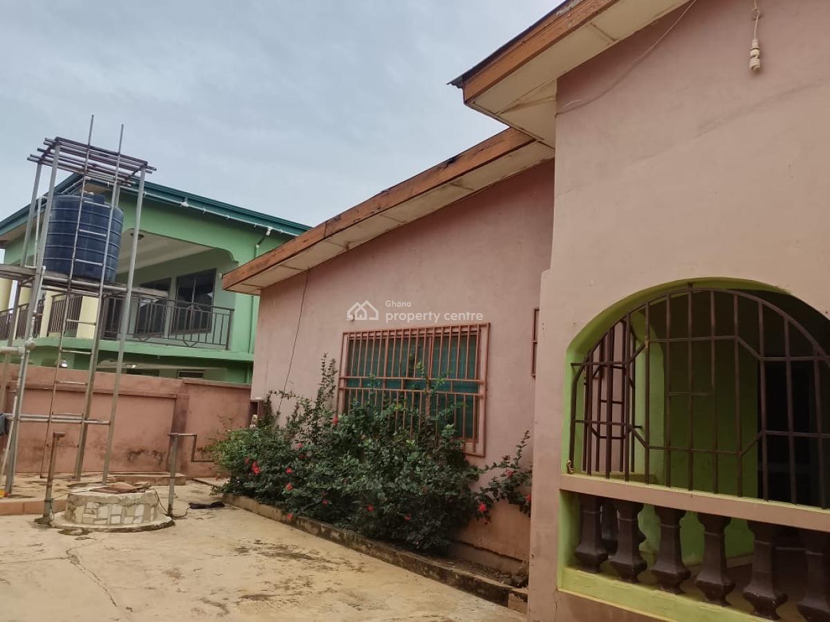 6 Bedroom House with Four Shops and a Two Bedroom Boy Quarters, Kumasi Metropolitan, Ashanti, House for Sale