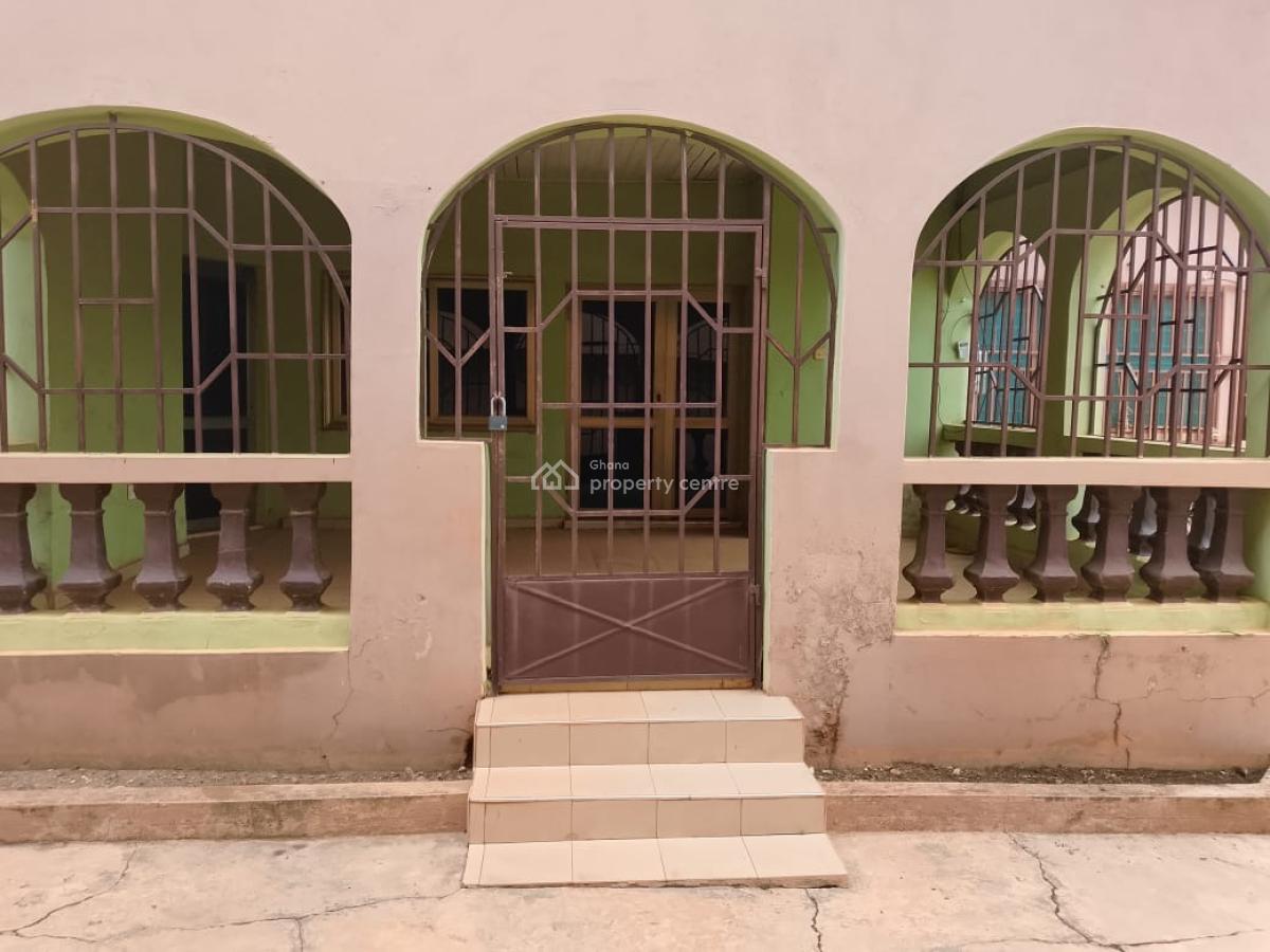 6 Bedroom House with Four Shops and a Two Bedroom Boy Quarters, Kumasi Metropolitan, Ashanti, House for Sale