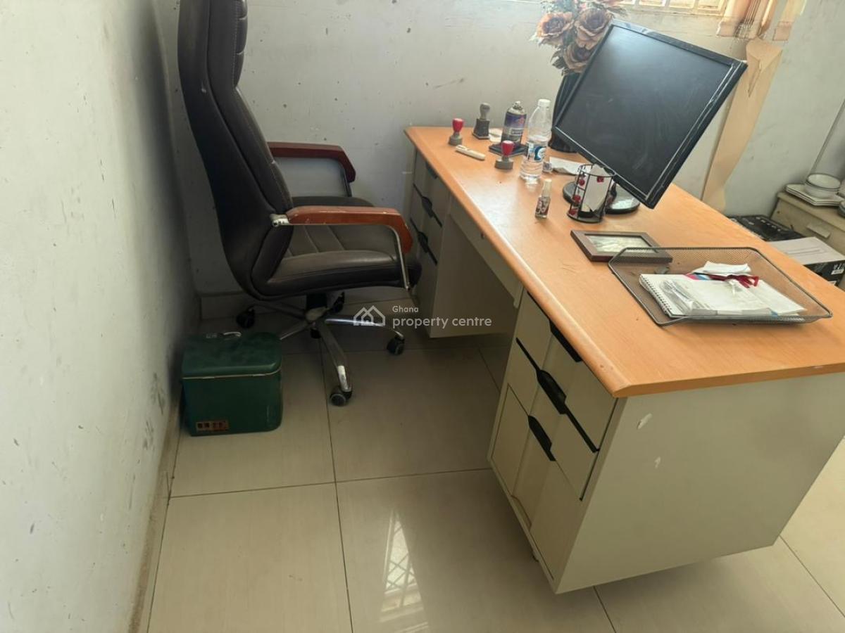 100 Sqm Office Space, Market Road, Dome, Ga East Municipal, Accra, Office Space for Rent