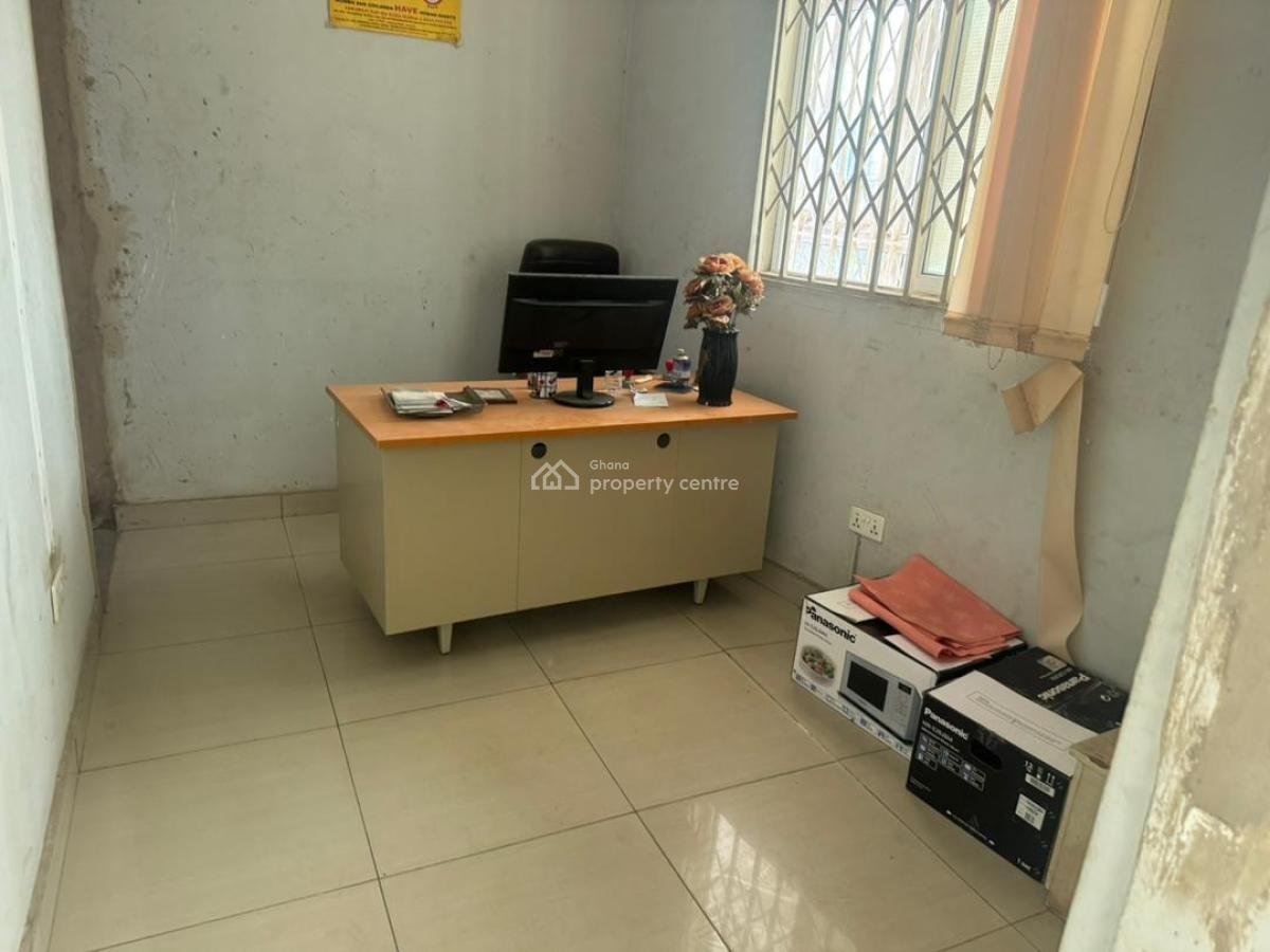 100 Sqm Office Space, Market Road, Dome, Ga East Municipal, Accra, Office Space for Rent